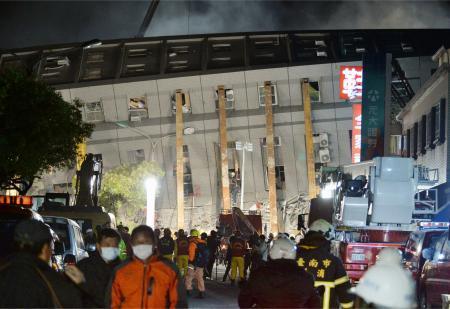 死者３４人に ビル倒壊原因、捜査開始 検察