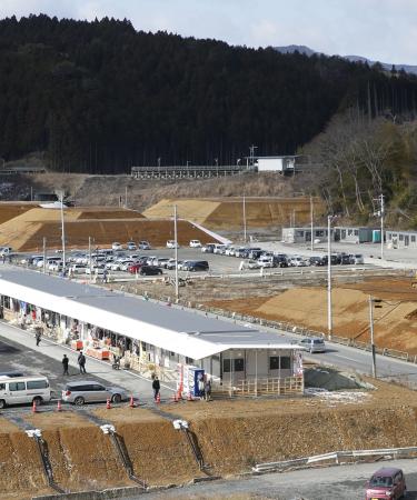 仮設から仮設へ 南三陸町の伊里前福幸商店街が移転