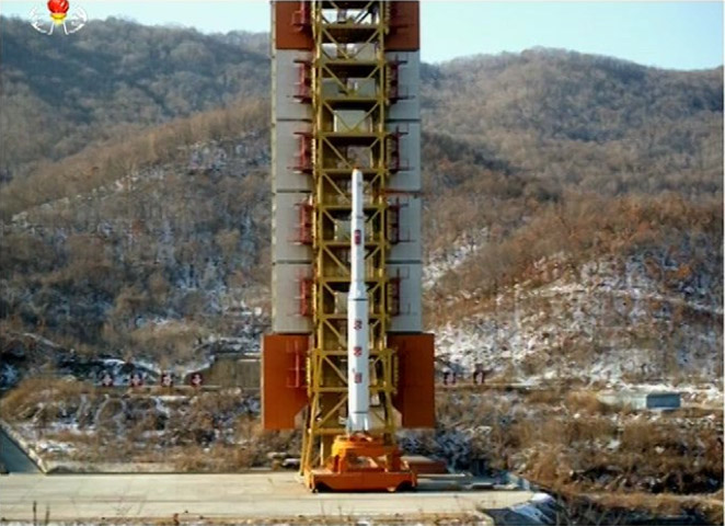 <北朝鮮ミサイル>地球周回軌道に2物体…米が確認