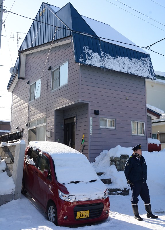 ５２歳女性刺され死亡…娘の元夫が逃走