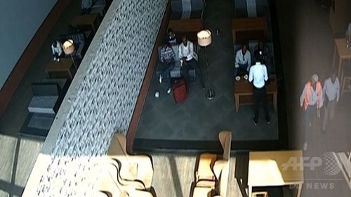 旅客機の爆発、自爆テロ疑い