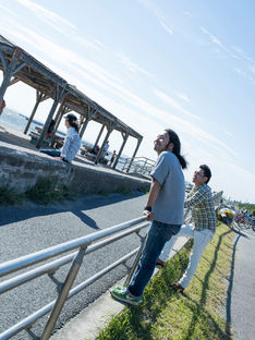 サニーデイ丸山晴茂が活動休止、初恋の嵐・鈴木のサポートでバンド継続