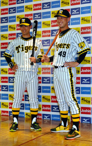 復活、輝流ライン 阪神、4月の巨人戦ユニホーム披露