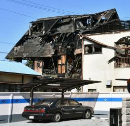 栃木・下野で民家火災 焼け跡から3人の遺体