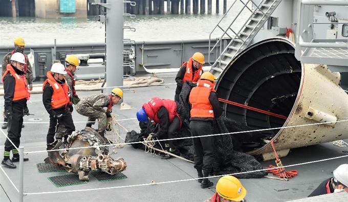 さらに三つの残骸発見 韓国軍、噴射部分か