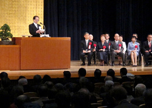 自民議員、改憲に前向き発言 建国記念の日に賛否の集会