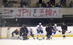 アイスホッケー、日本は初戦白星…平昌五輪予選