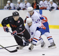 日本男子 ２０年ぶり五輪へ白星発進！大沢２得点