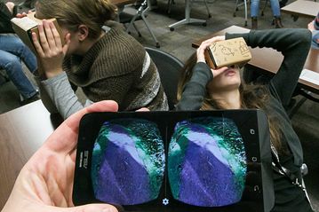 グーグル、スマホ不要のVRヘッドセットを開発中（WSJ報道）