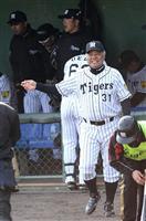 自ら判断し動け!!掛布2軍監督ノーサイン初陣、0封白星「いい空気感」