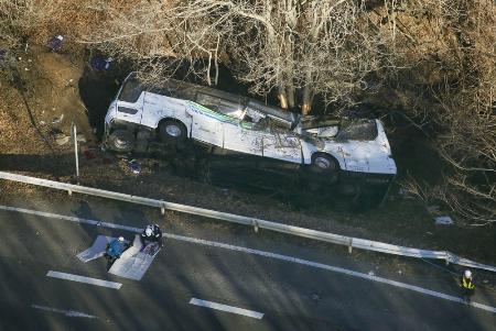 転落直前は時速96キロ 軽井沢のバス事故