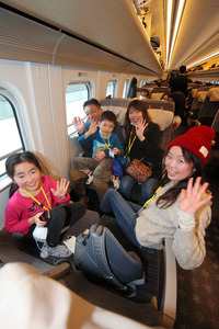 時速260キロの世界体感 北海道新幹線の一般試乗会