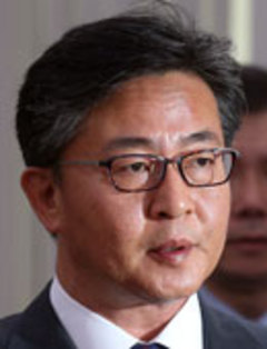 北朝鮮労働者、賃金7割を党に上納 韓国閣僚が明かす