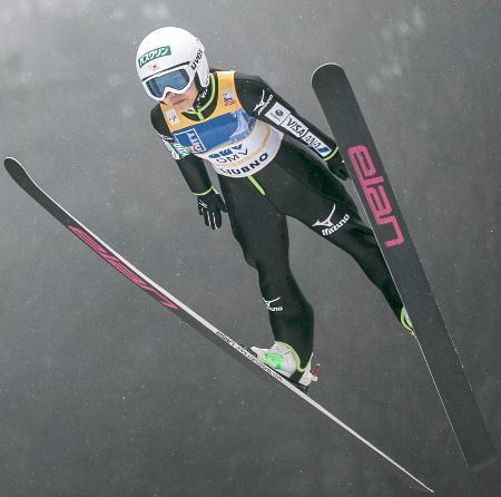 ジャンプ高梨は４位 Ｗ杯表彰台、今季初めて逃す