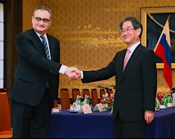 首相の訪ロ日程、日ロ次官級が詰めの協議