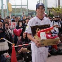 ヤクルト・山田、チョコ３３３個の“トリプルスリー”達成！？