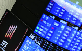 東証前引け、大幅反発 円高一服で、信用不安和らぎ金融株も高い