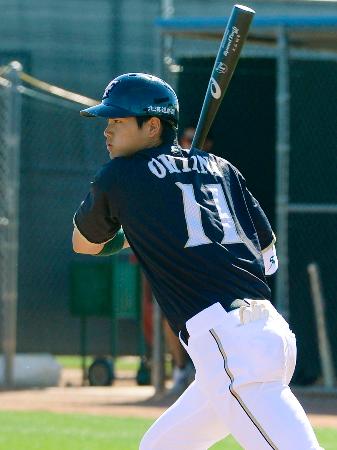 日本ハム・大谷、実戦初の長打 「最初の方にしてはまずまず」