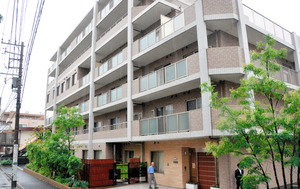87歳を投げ落とし殺害容疑、元職員逮捕 川崎3人死亡