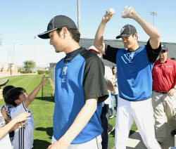 日本ハム、米キャンプ打ち上げ 17日に沖縄・名護へ