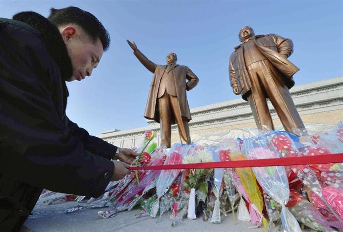 金総書記誕生日で市民献花 北朝鮮、高揚感漂う祝日