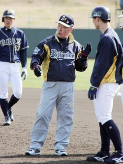 キャンプ便り オリックス OBの福本氏、臨時コーチに