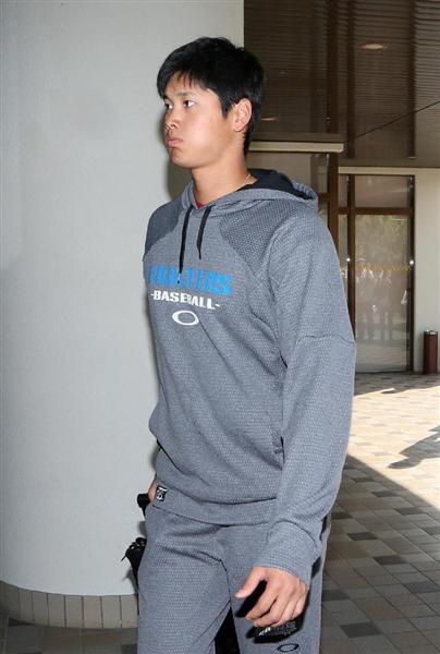 日本ハム、米国キャンプ終え沖縄入り 賢介、武田勝らベテラン勢が1軍合流