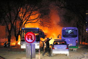 トルコ首都で爆発、28人死亡 兵士ら乗せたバス標的か