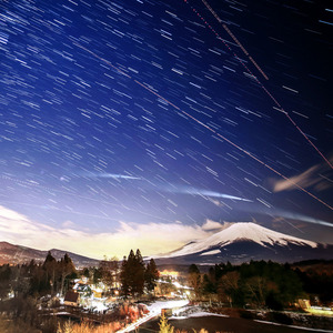 ロケット2段目、富士山上空で見えた 天文衛星打ち上げ