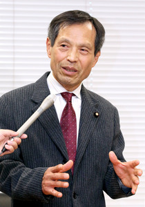 「奴隷」発言 委員辞任 自民、緩みっぱなし 政権に打撃じわり