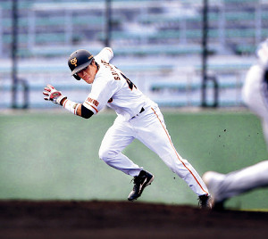 巨人ドラ２重信 衝撃タッチアップ！右飛で二塁へ 打率は６割超え