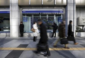 〔マーケットアイ〕株式:日経平均は下げ基調、円高進行でリスク回避強まる