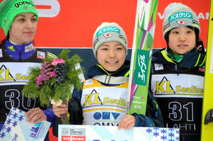 高梨沙羅が総合V、2季ぶり3度目 スキージャンプ女子