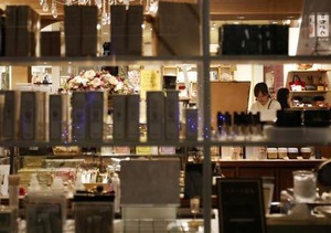 全国百貨店売上高、1月は2カ月ぶりに減少、株安が高級時計に影響