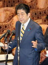 首相、在任中の消費税上げ「10%まで」