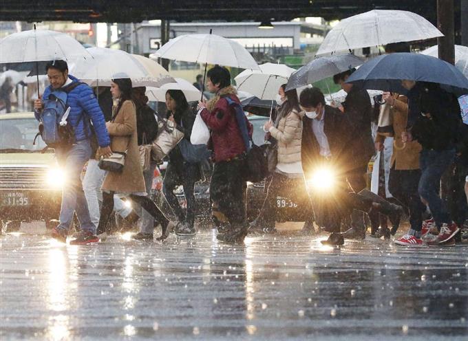 太平洋側で大雨、強風 低気圧が列島を北上