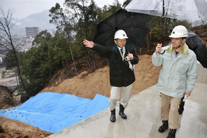 １年半 被災者の心のケアを 広島市長が視察 ／広島