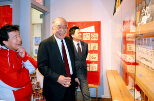 広島カープ、キャンプ地2市にそれぞれ1億寄付 2016年02月23日 18時57分