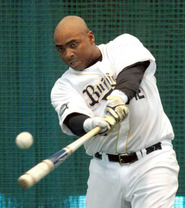 オリ・ブランコが衝撃告白「奥さんに実弾16発持って帰ってもらった」