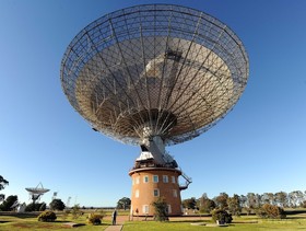 謎の高速電波バースト、発生源５０億光年の彼方 2016年02月25日 17時38分