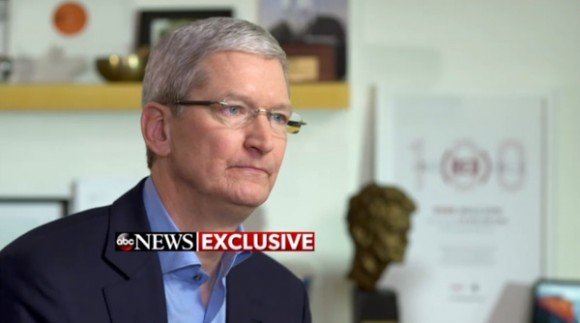 iPhoneロック解除問題、ティム・クックCEOが解除ソフトを「ガンに等しい」と批判