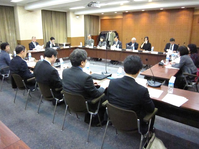 医療費、８４００億円増試算 - 子どもの窓口負担無料化で