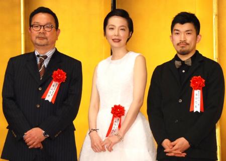 本谷有希子氏が芥川賞贈呈式「小説と生活は同じ」