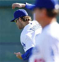 ドジャース選手も「マエケン体操」…マエケンは苦笑い