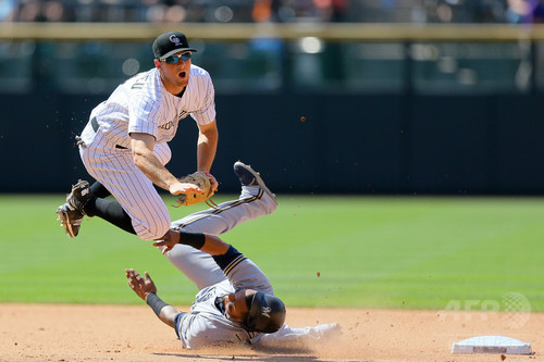 二塁ベース付近の危険なスライディング禁止