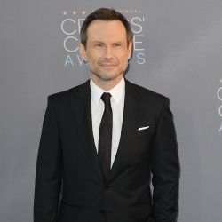 実父がクリスチャン・スレーターに22億円超要求、親子で裁判沙汰に…。