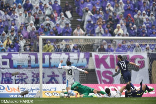 広島、川崎に敗れ公式戦2連敗…佐藤寿&大久保は不発も小林が3年連続開幕弾