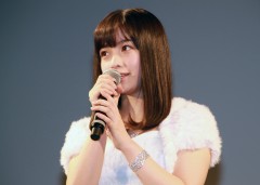 橋本環奈、薬師丸ひろ子をリスペクト！ゆうばりで新旧『セーラー服と機関銃』