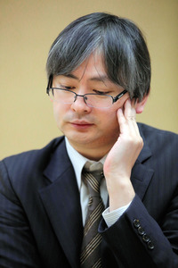 佐藤天彦八段が挑戦、久保九段降級 将棋界の一番長い日