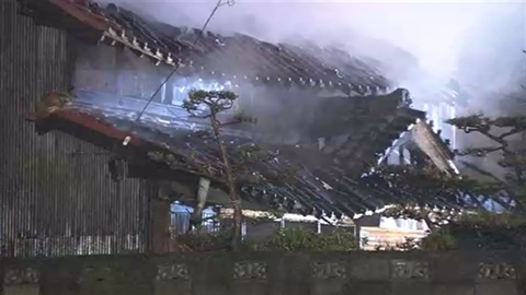 住宅全焼、焼け跡から2人の遺体 愛知・あま市